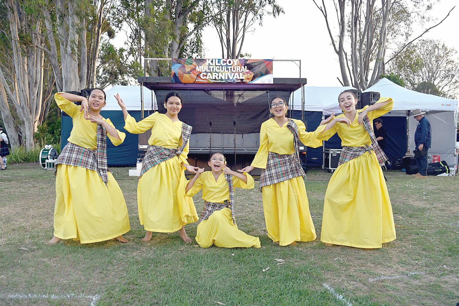 Philipino dancers