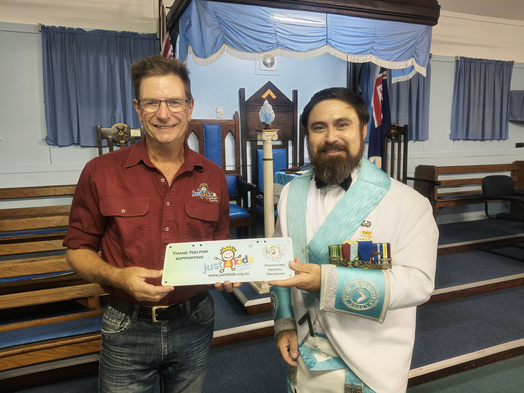 Just 4 Kids president, Tony Gardiner, presenting plaque of appreciation to Worshipful Master Nathan Loughnan.