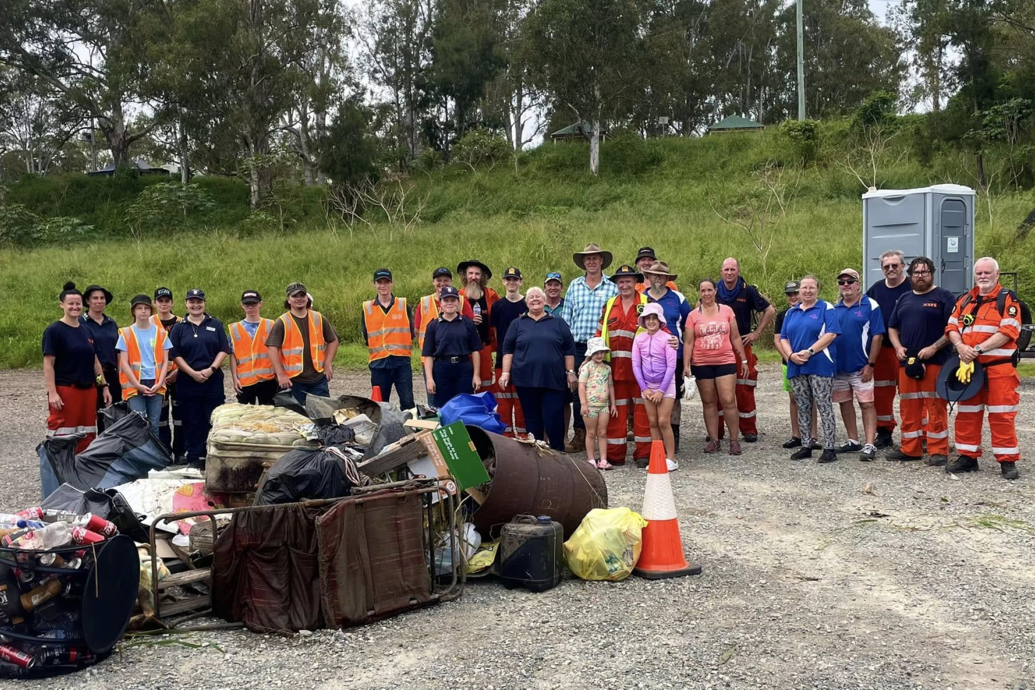 Clean Up Australia Day 2024 at Twin Bridges, with Somerset Region SES, Somerset and Wivenhoe Fish Stocking Assoc and other volunteers. Photo: Facebook/ Somerset Region SES Unit.