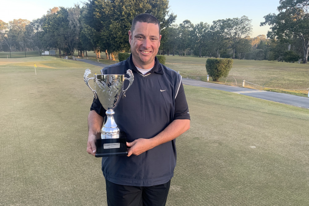 Relaxed Richard wins Woodford golf title - feature photo