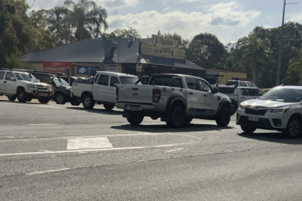 Busy traffic at the intersection of Mount Mee Road and the D’Aguilar Highway has prompted a petition calling for the intersection to be signalised.