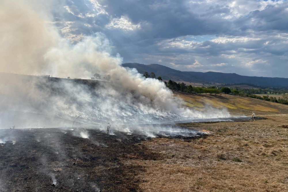 A bushfire sparked by a lightning strike at Mt Kilcoy. Photo credit: Brad Costigan.