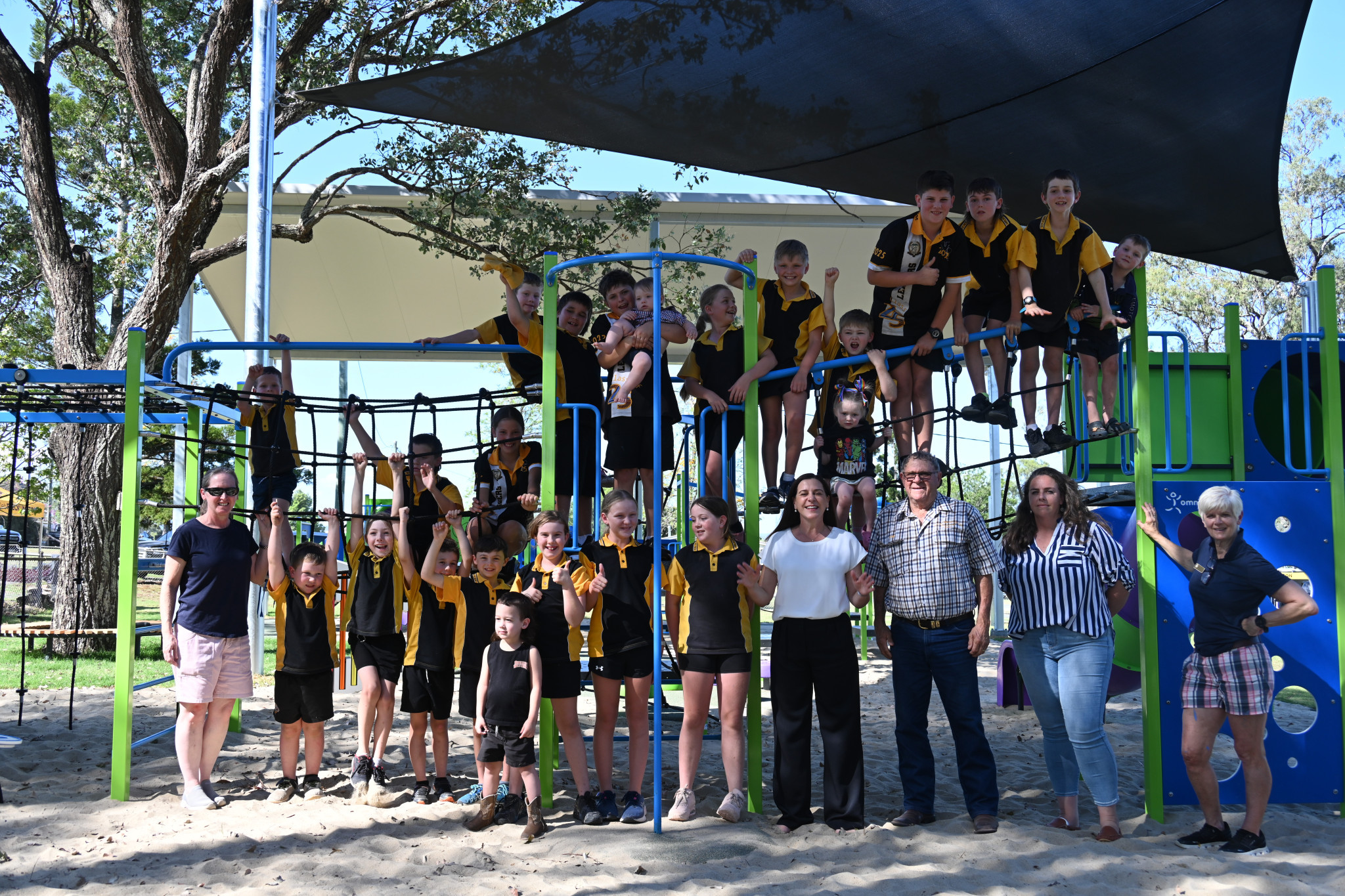 Deb Frecklington MP, Geoff Smith, P&C president Katie Buckley, Principal Jo McCormick and students celebrating the new playground. Photos: Marina Gomide