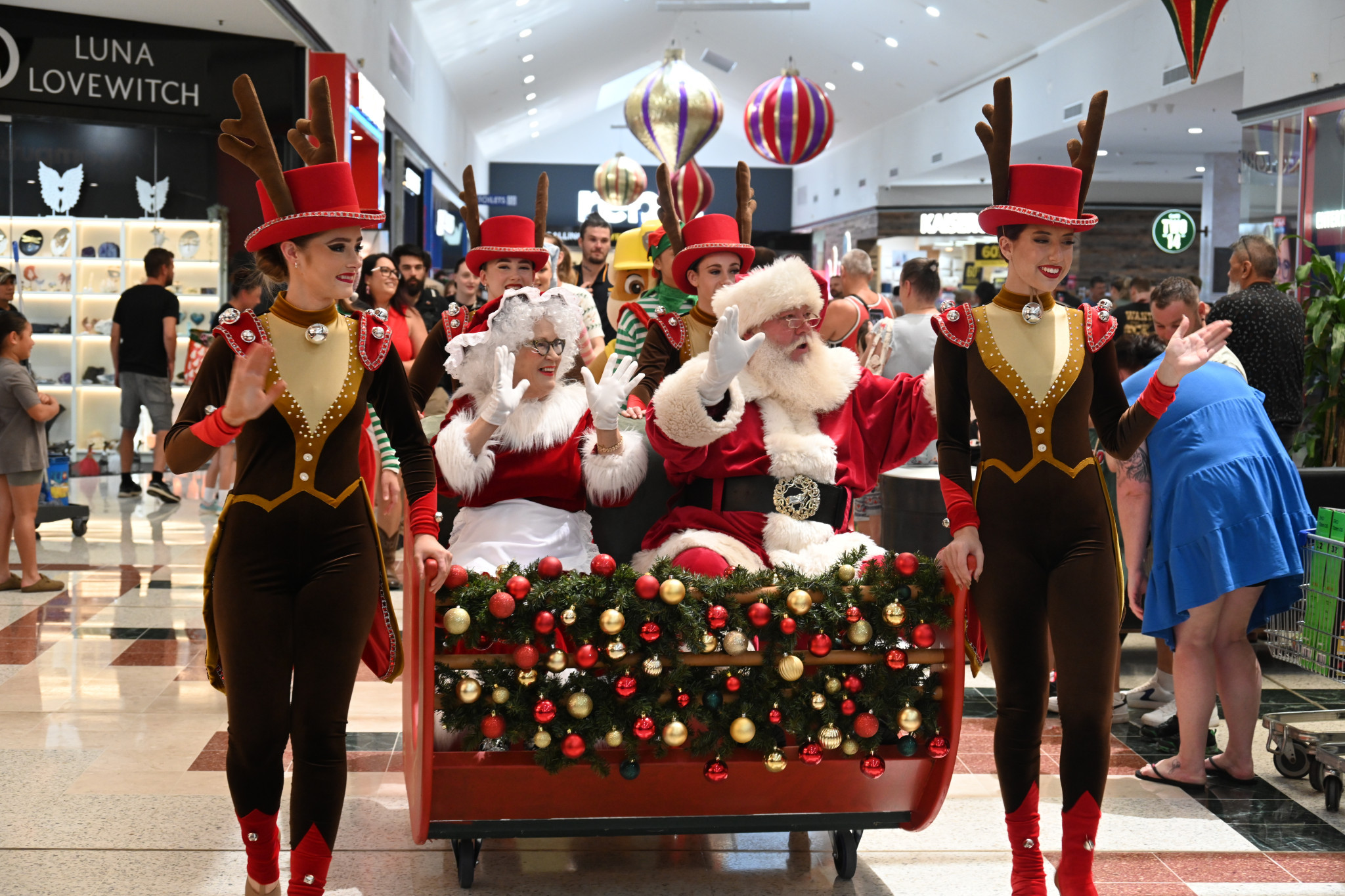 Santa soars into Morayfield - feature photo