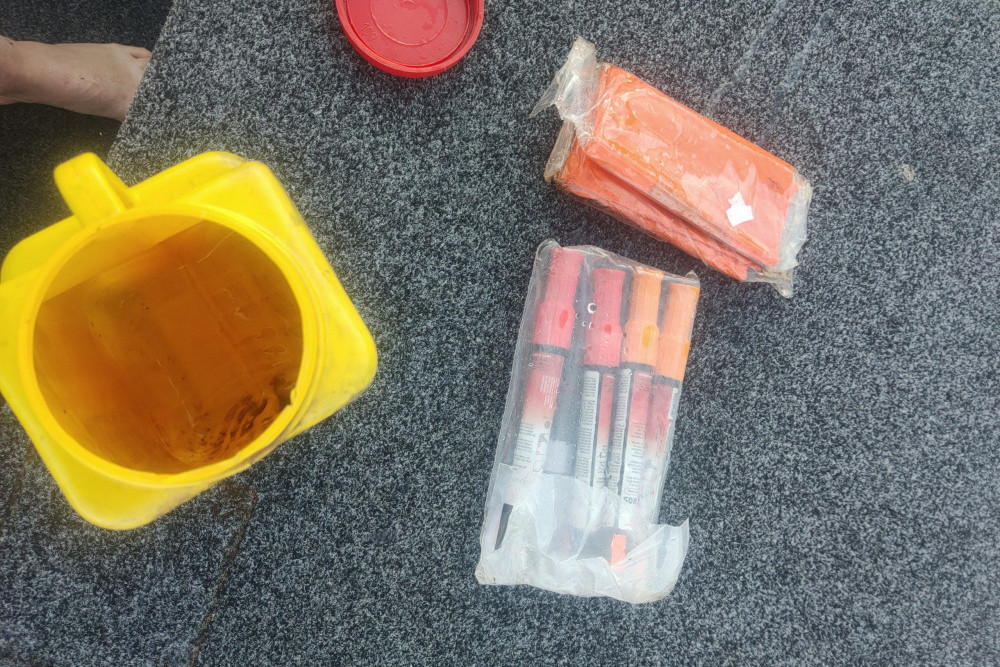 Flare kit found in Moreton Bay triggers land and sea search - feature photo