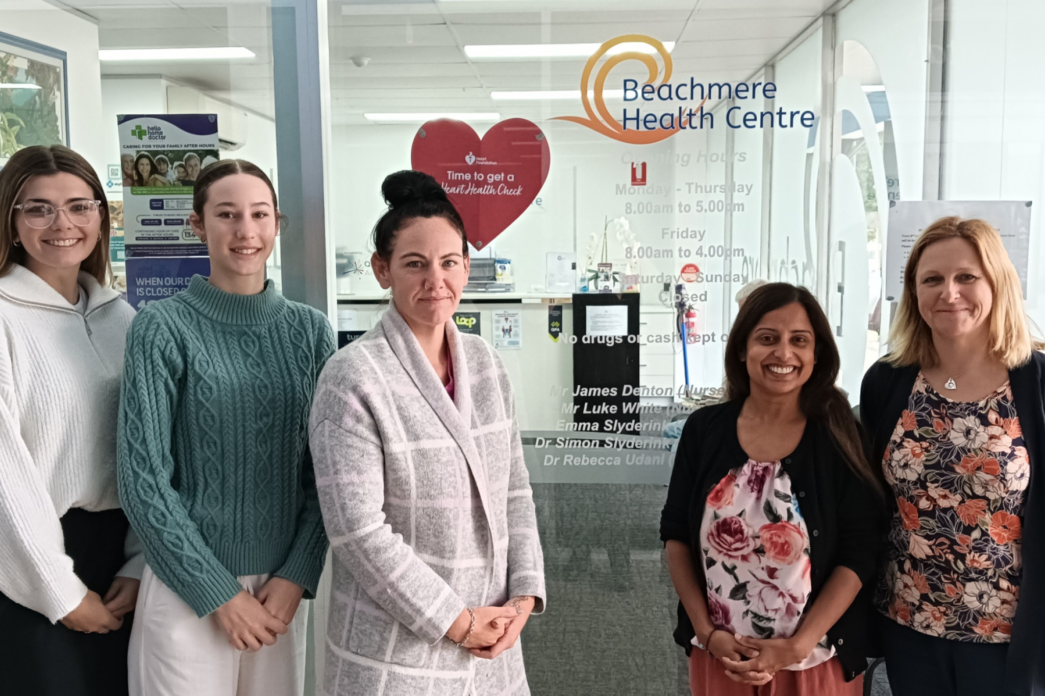 Leah Hollinger, Charlize Frankham, Alicia Hughes, Dr Rebecca Udani & Dr Emma Slyderink.
