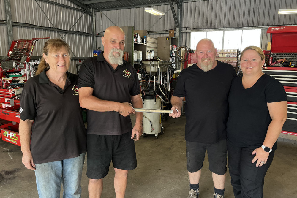 Dawn and Evan Driver officially handed the tools over to Andy and Pip Omundsen after 27 years of trading as Drivers Mobile Automotives on Monday November 28.