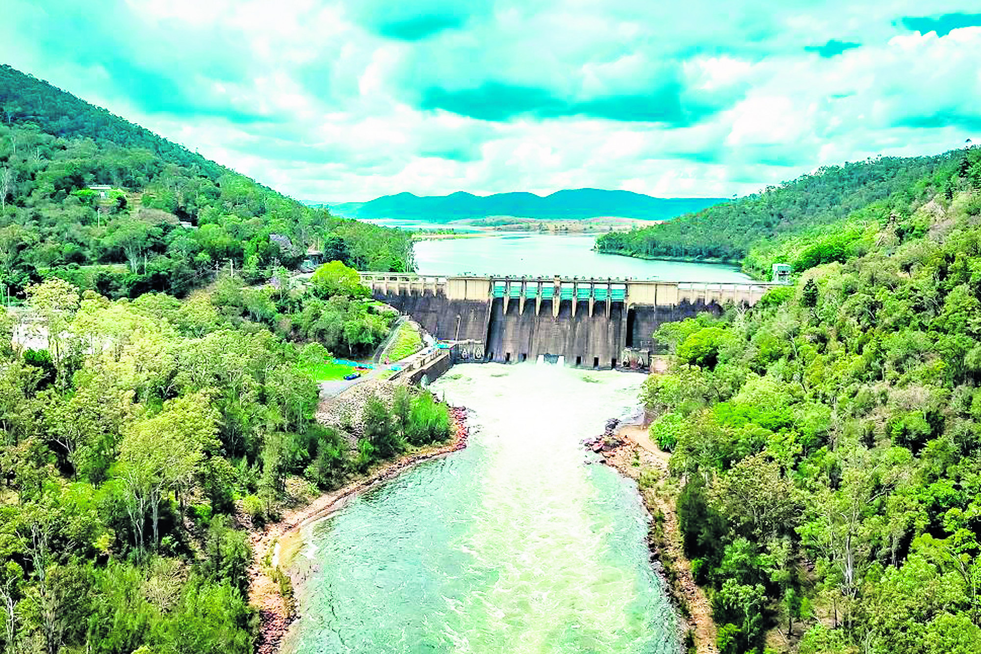 Gate releases commence from Somerset Dam - feature photo