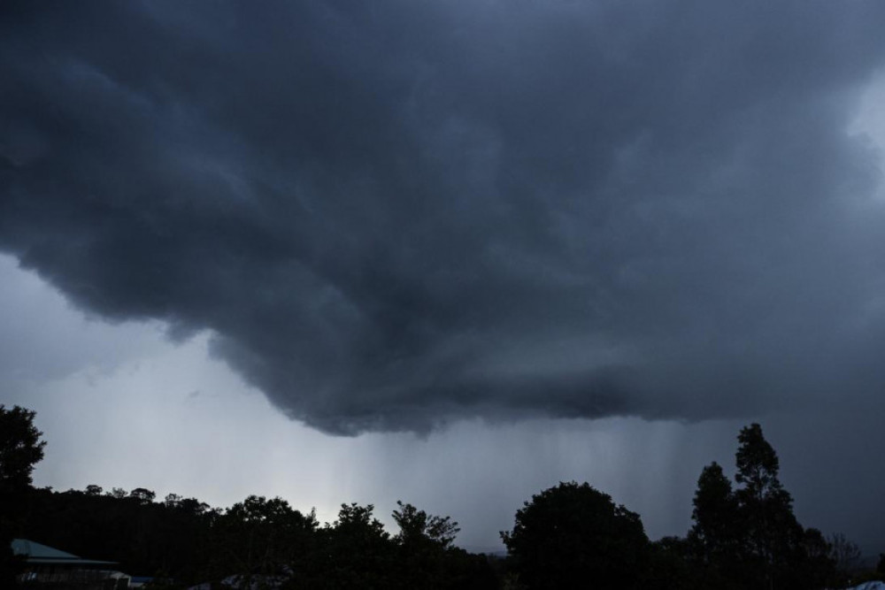 Lowood and Fernvale face a possible storm cell this afternoon.